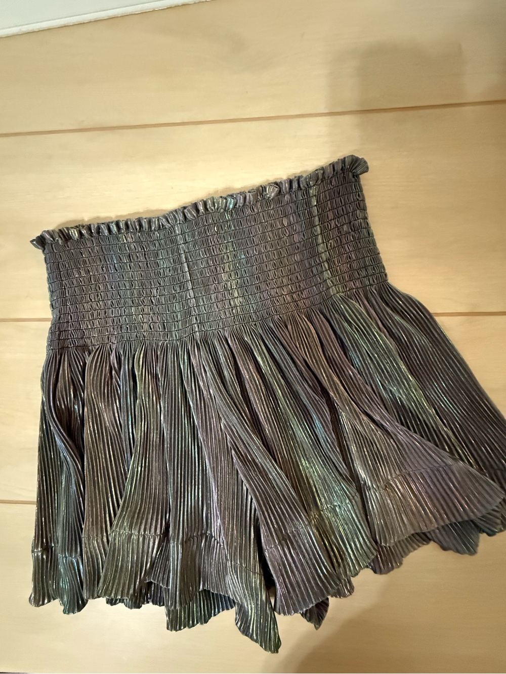 Queen of Sparkles Iridescent Pleated
Swing Shorts Medium NWT